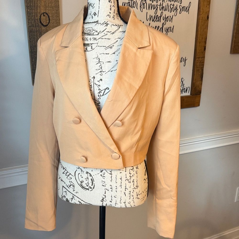 Missguided + Tall Beige Crop Blazer